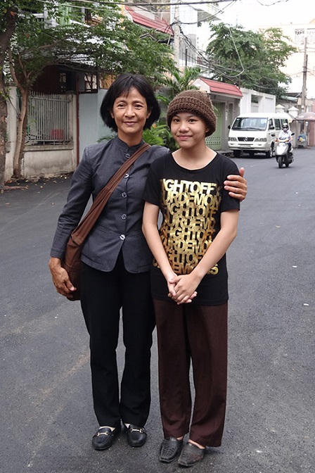 Cô bé mồ côi hát nhạc Trịnh mong có tiền xây cô nhi viện